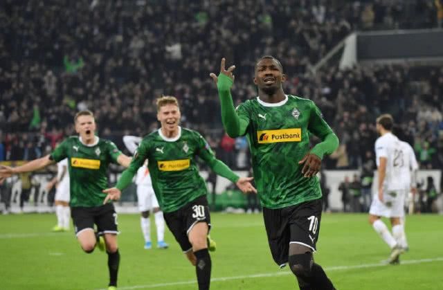 赛季的表现 赛季的表现