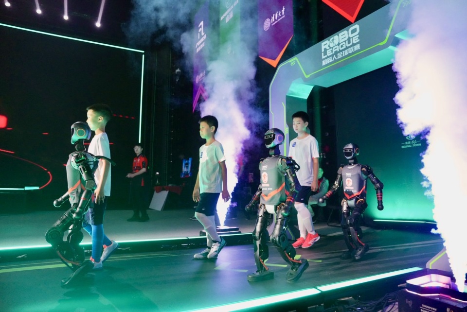 路上充满自 路上充满自